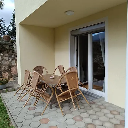 Ella *